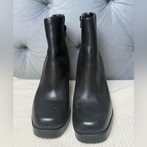 STEVE MADDEN Black Ankle Bootie